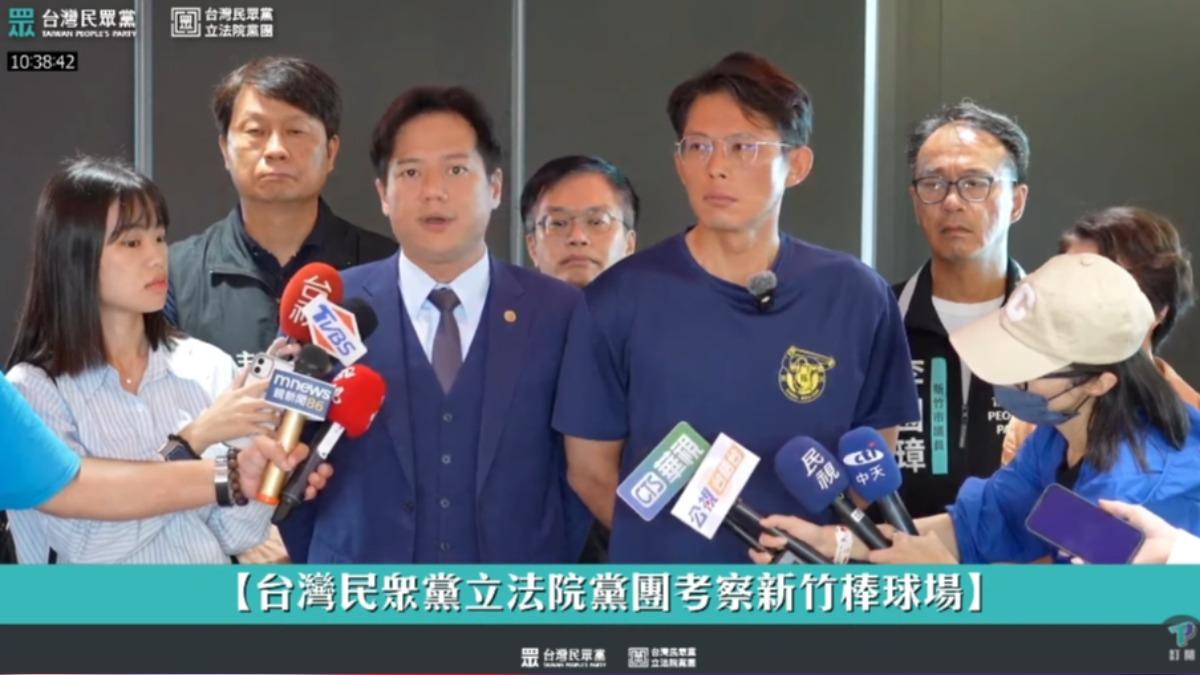 工務處長公布消失的兩段施作影像。(圖/翻攝自YouTube@民眾之聲)