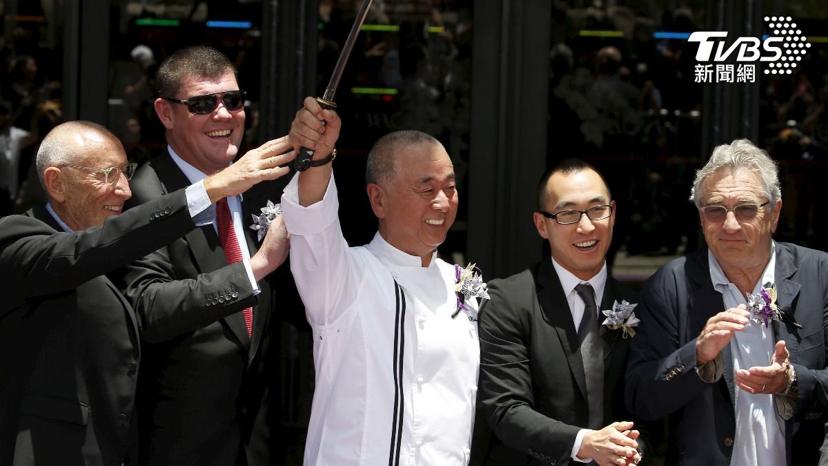 松久信幸（中）為日本料理界傳奇人物。（圖／路透社）
