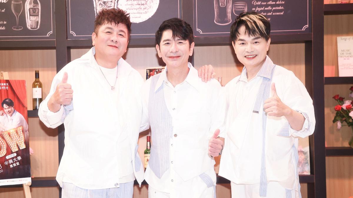 劉家榮(左起)、荒山亮和李明洋錄製節目《那些年那些歌》。(圖/瑞揚創意提供)
