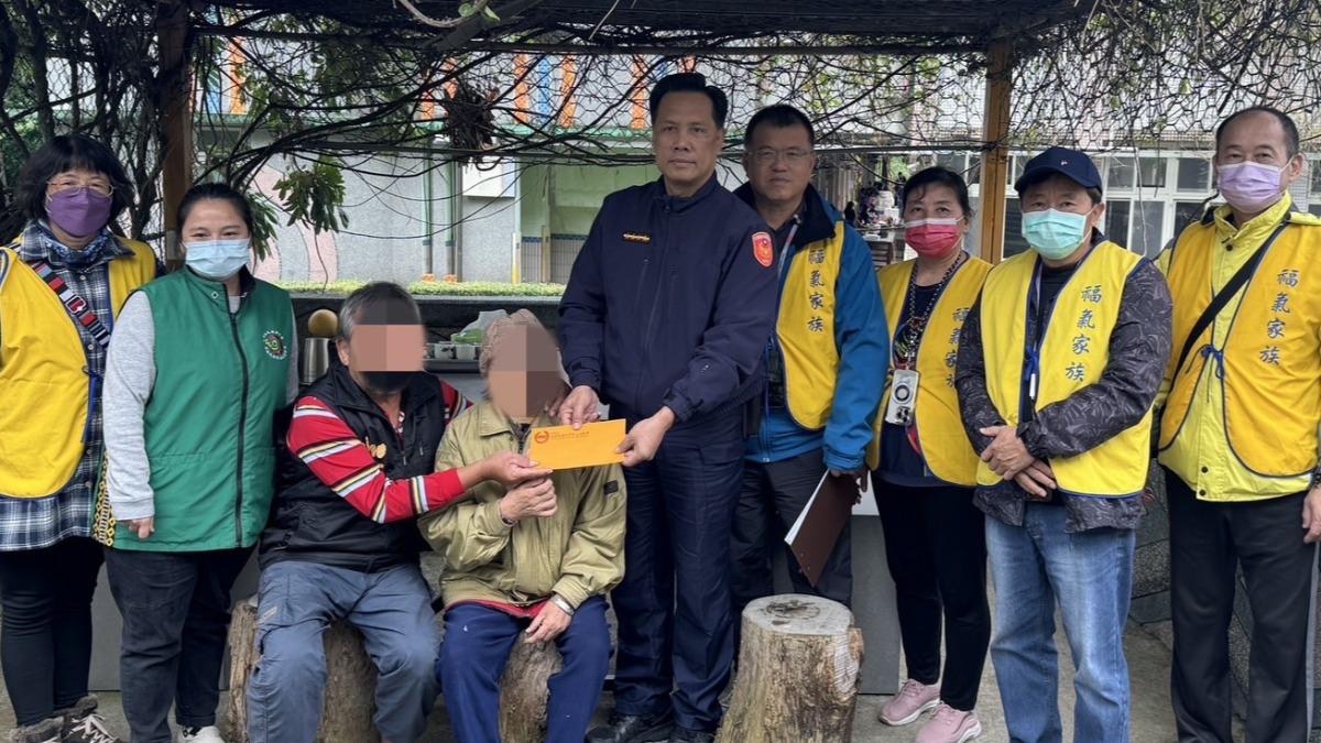捐助1400萬資助弱勢,蘇澳胡所長退休仍放不下受助名單。(圖/蘇澳分局提供)
