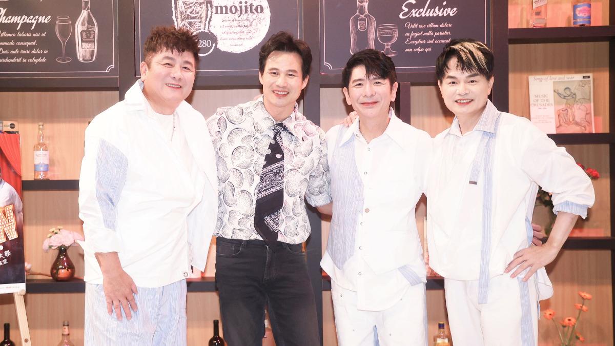 劉家榮(左起)、主持人陳國華、荒山亮以及李明洋暢聊音樂路上的艱辛歷程。(圖/瑞揚創意提供)