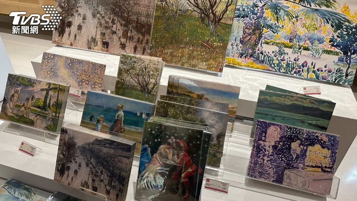 展覽結束後，外頭還有販售不少結合畫作的紀念品。（圖／蘇憶歡攝）