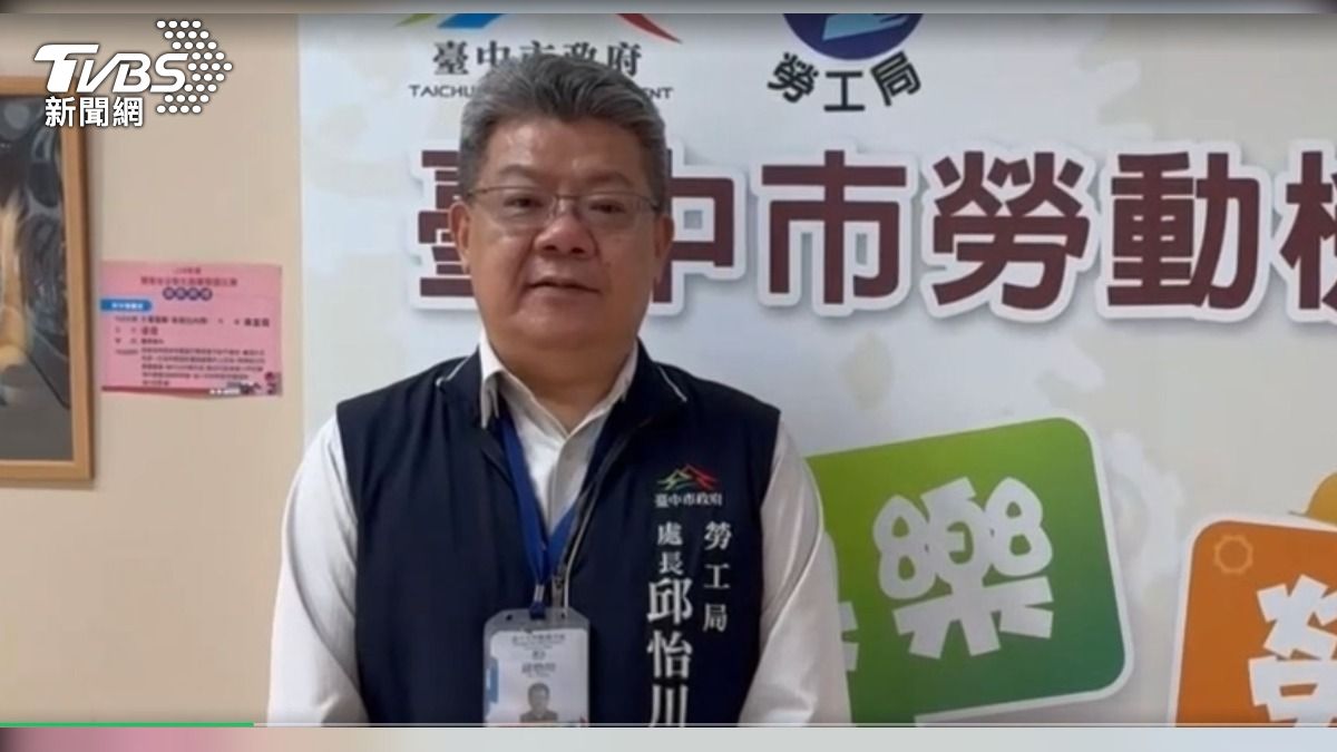 工人無安全措施拆屋頂 勞工局勒令停工。(圖/TVBS)