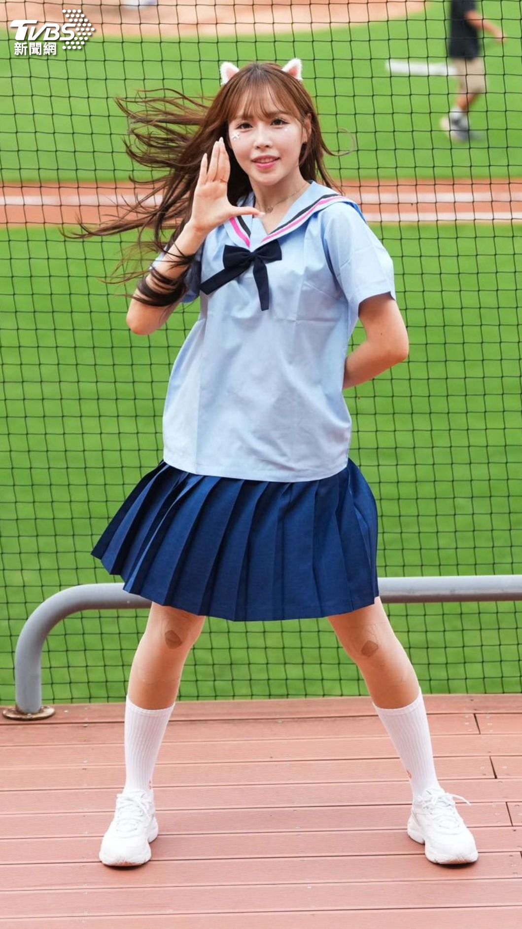 中職啦啦隊Unigirls,新韓籍成員文慧真,穿上家齊高中校服表演首場個人秀。(圖/家齊高中點點滴滴2.0)