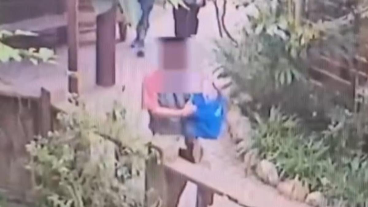 40多歲男子在動物園內行竊，因為舉止詭異，遭工作人員察覺。（圖／警方提供）