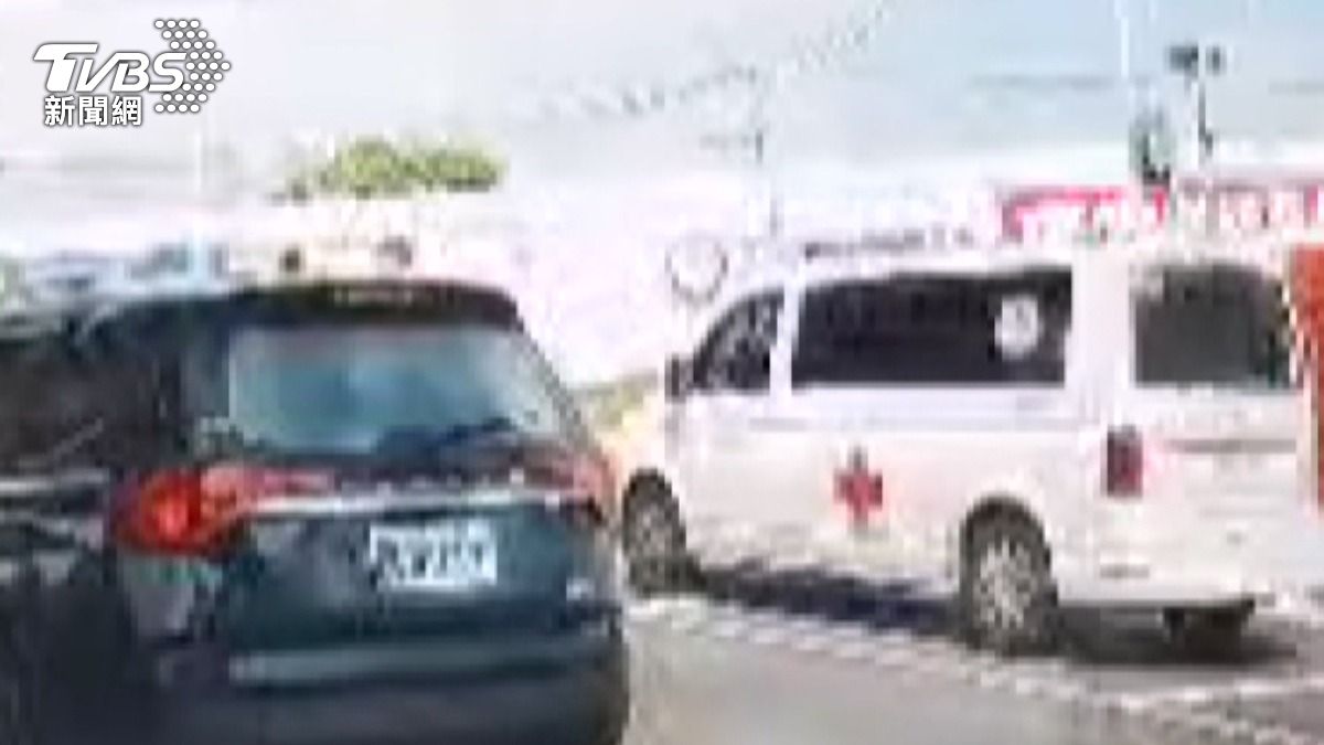 鳴笛闖紅燈後高鐵站接人 民間救護車遭質疑濫用緊急權限。(圖/當事人提供)