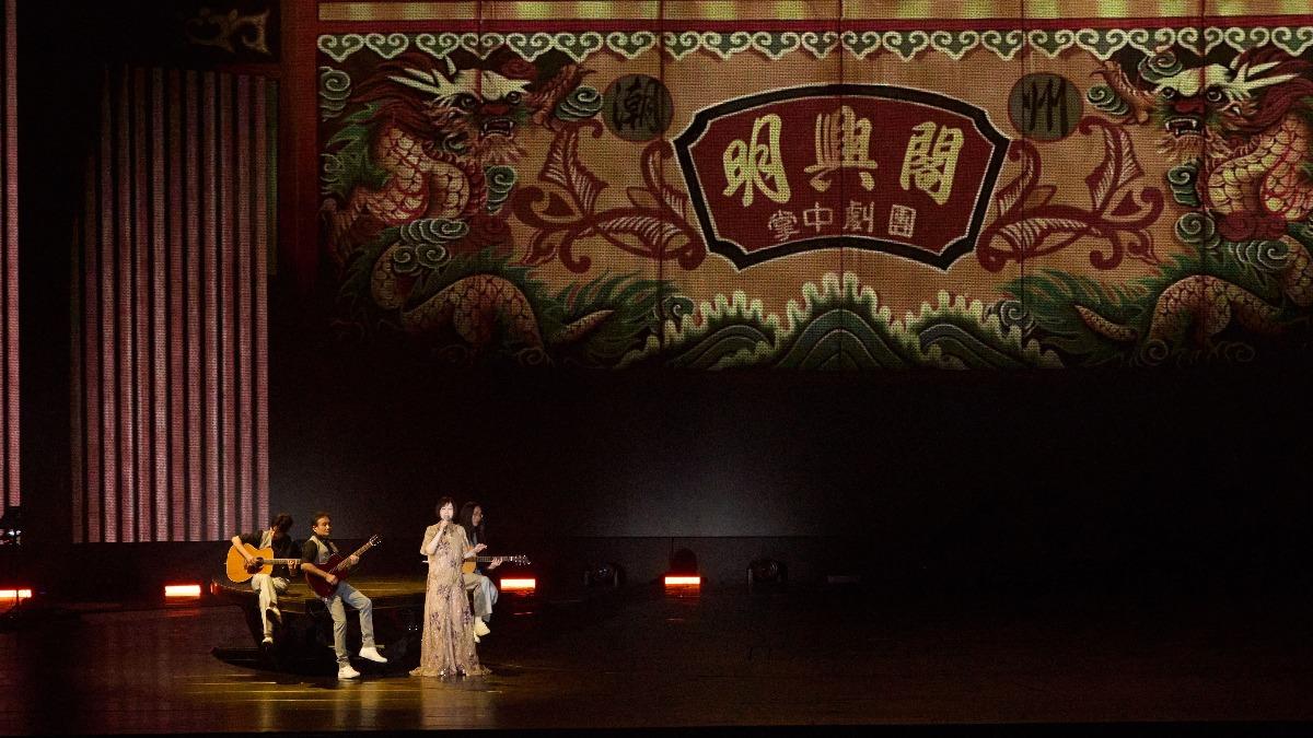 江蕙找來歌仔戲演出。(圖/寬宏藝術提供)