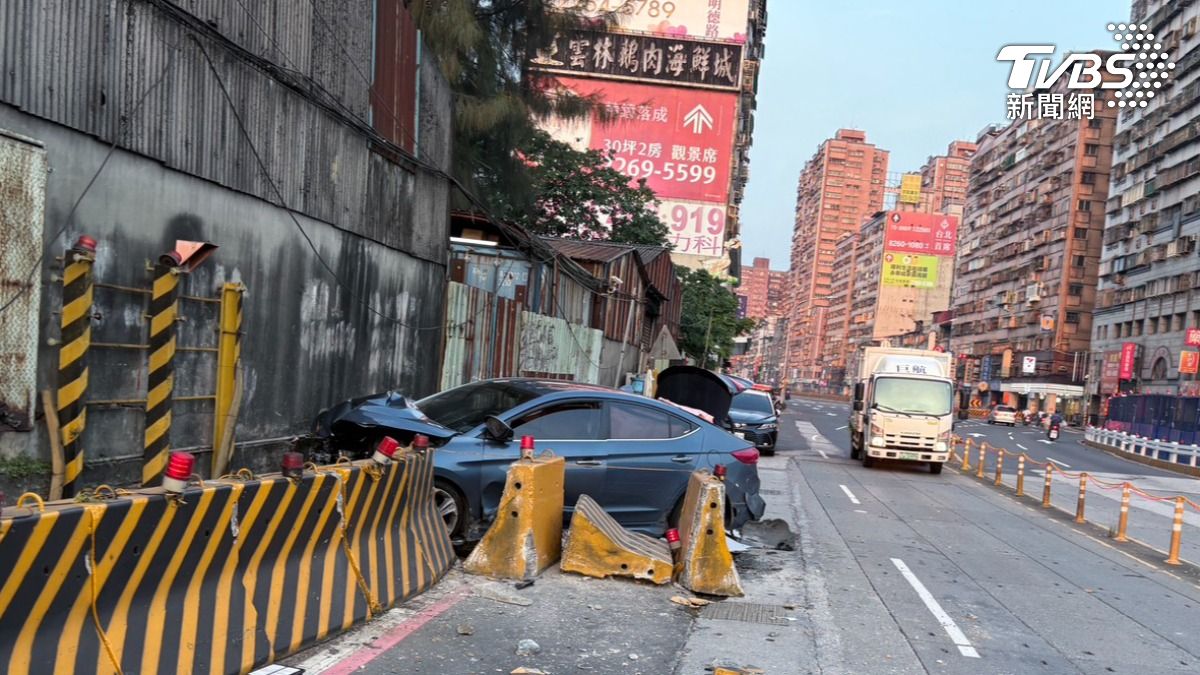 新北25歲女清晨自撞護欄「一度受困」 送醫昏迷搶救中