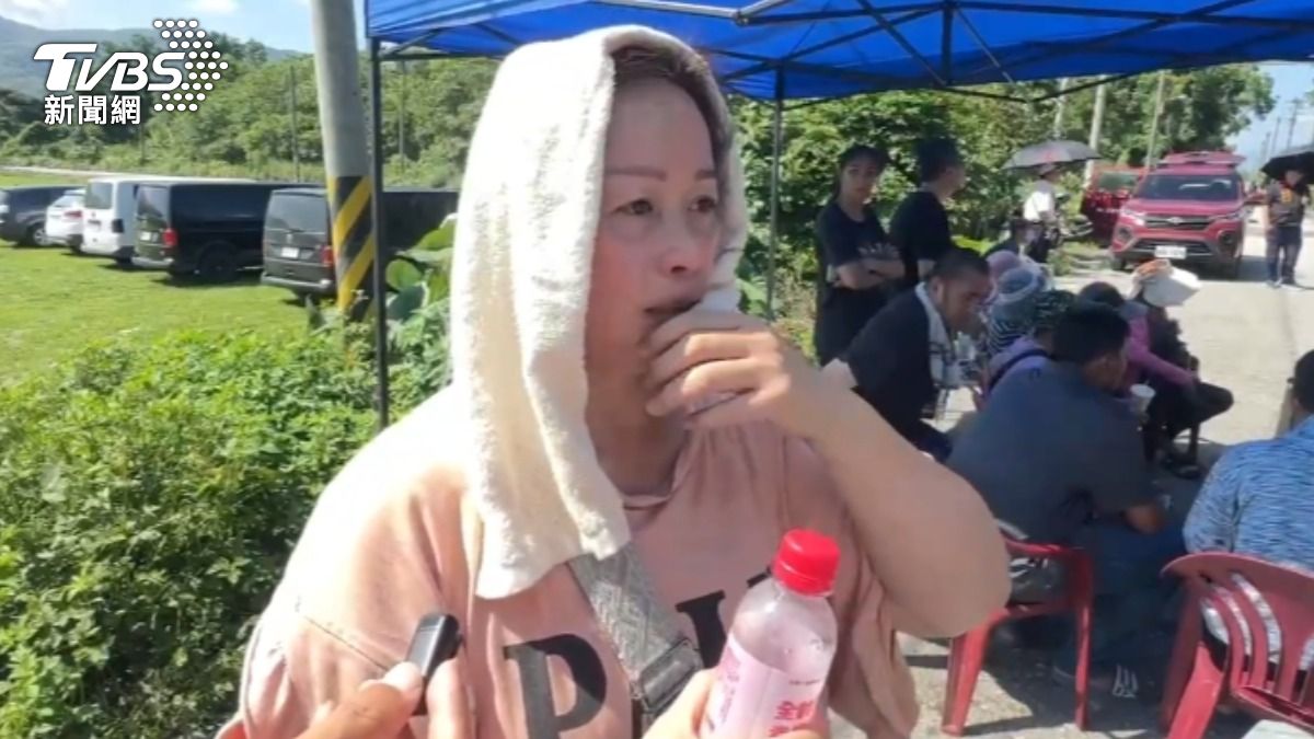 逃生的蘇姓女子哽咽還原事發經過。(圖/TVBS)