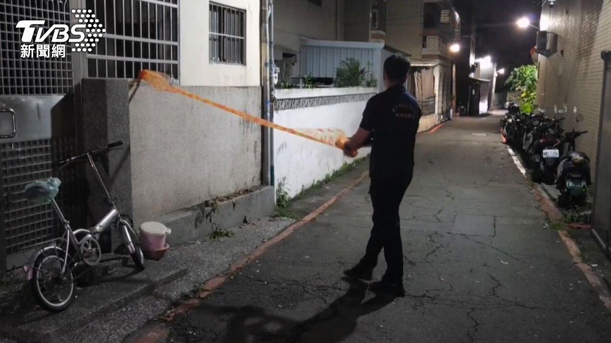 警方在現場拉封鎖線。(圖／TVBS)