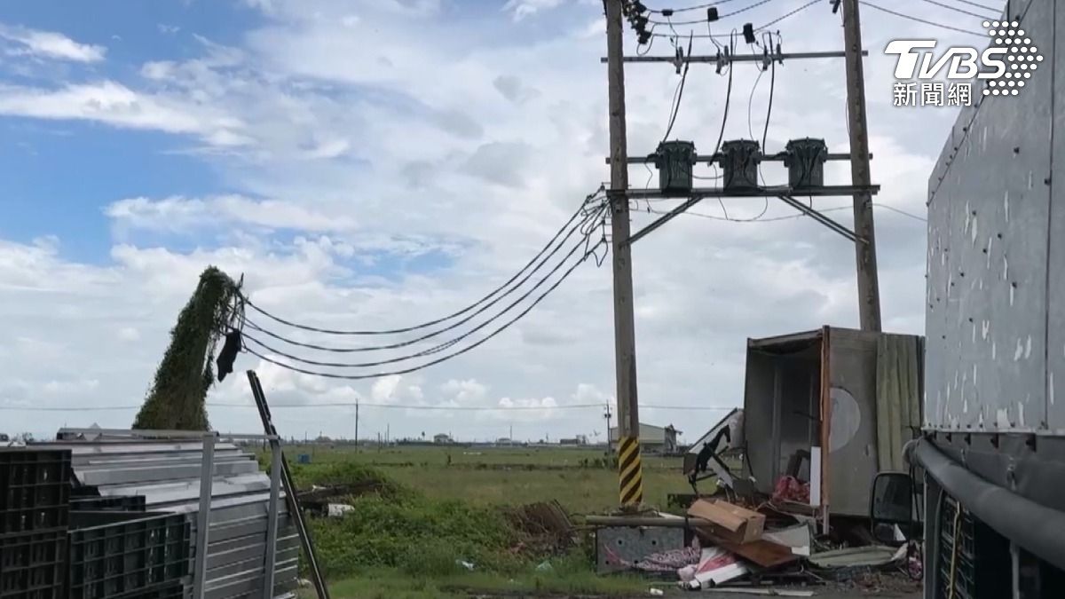 勞檢局與台電人員已回到現場調查,以釐清觸電原因。(圖/TVBS)