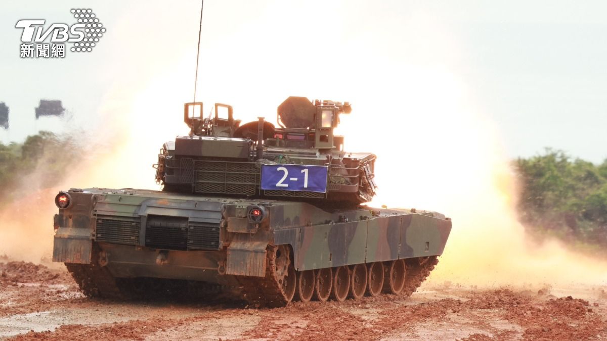 M1A2T發射翼穩穿甲練習彈。（圖／潘建樺攝）