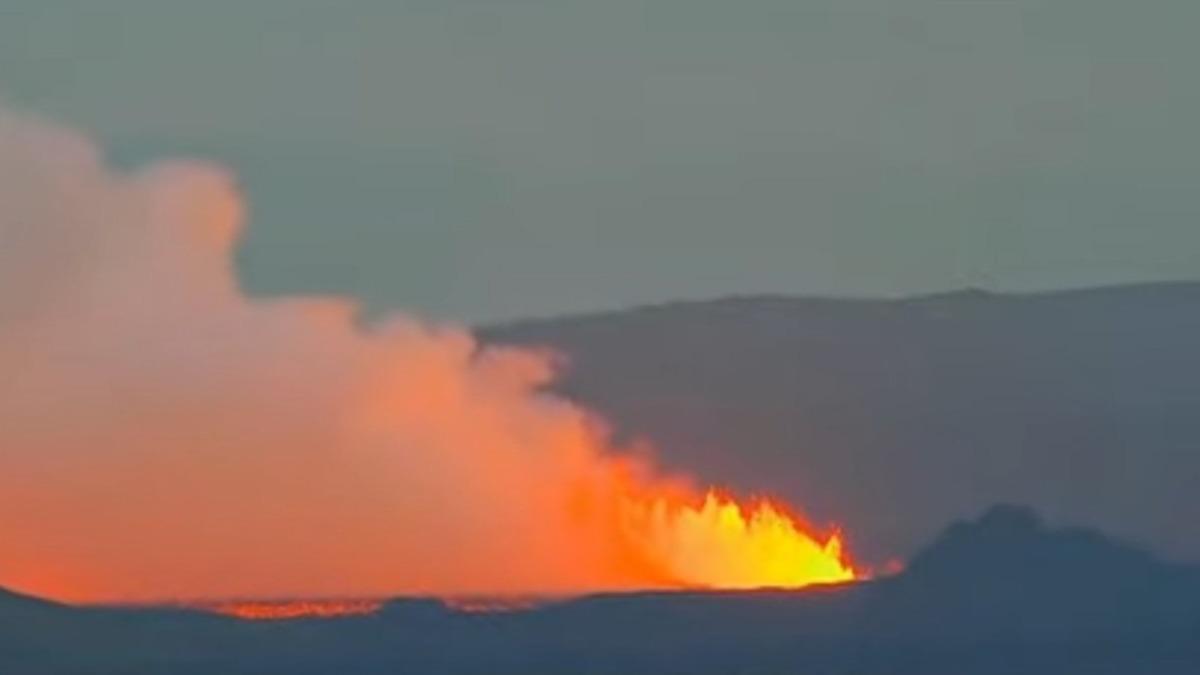 冰島西南部1座火山16日噴發。（圖／翻攝自X@ChynoNews）