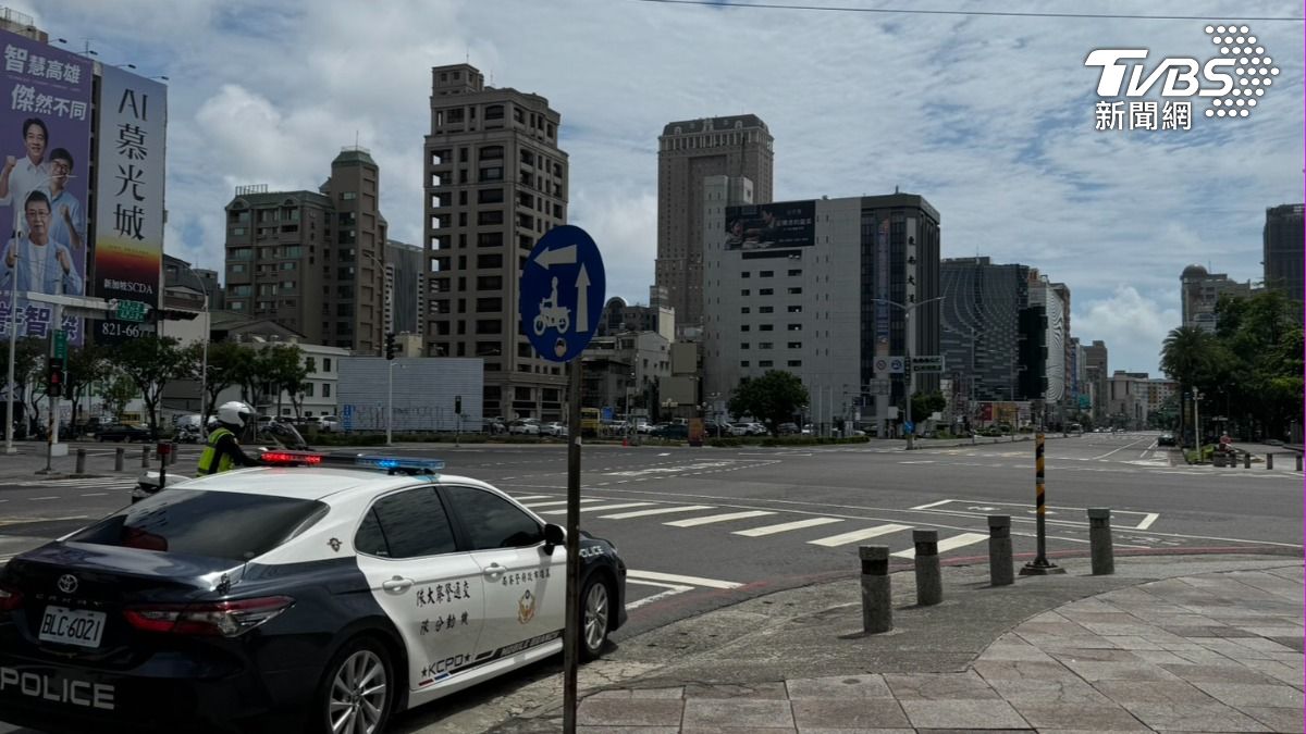 演習時間一到，車水馬龍的中山路瞬間空無一人。（圖／林雅婷攝）