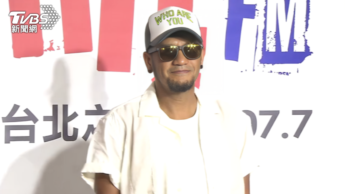 歌手張震嶽睽違12年終於推出新專輯,16日下午現身宣傳活動。(圖/TVBS)