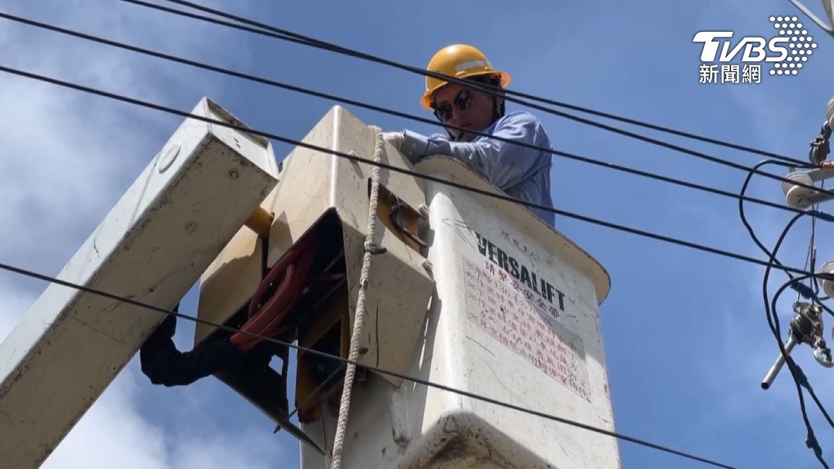 「全副武裝」仍遭電擊 家屬淚問:為何有電施工(圖/TVBS)