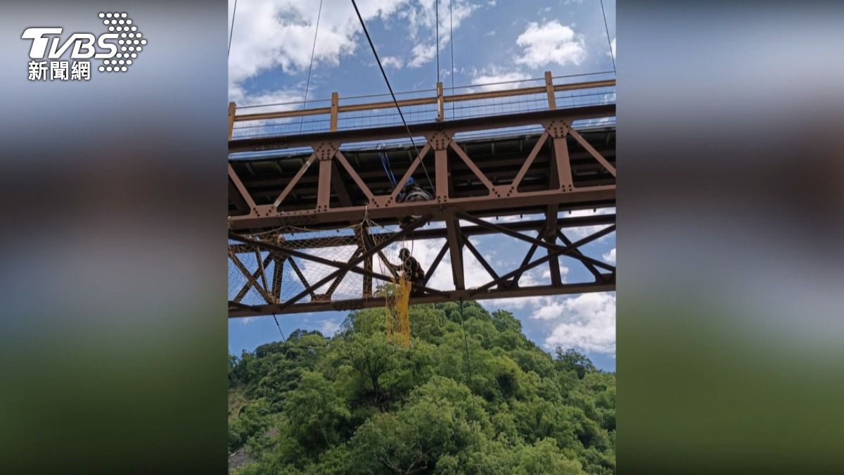  索阿紀吊橋損毀嚴重，居民盼建水泥橋。(圖／提供 余帆)