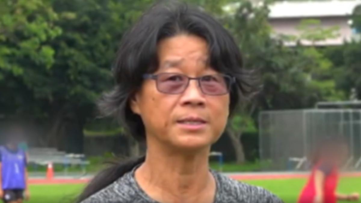 曾獲木蘭女將美譽,台師大女足教練周台英如今遭諷「吸血鬼」。(圖/TVBS)