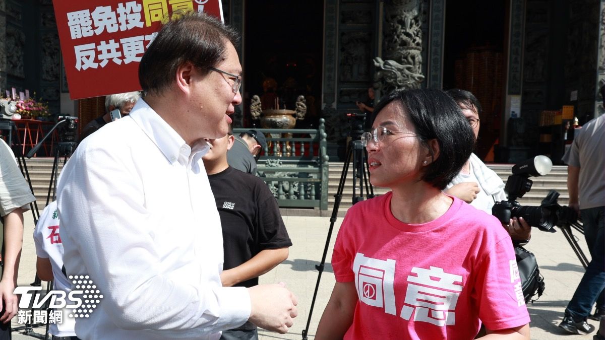 林右昌與蘇巧慧的互動引發外界關注。(圖/華子琛攝)