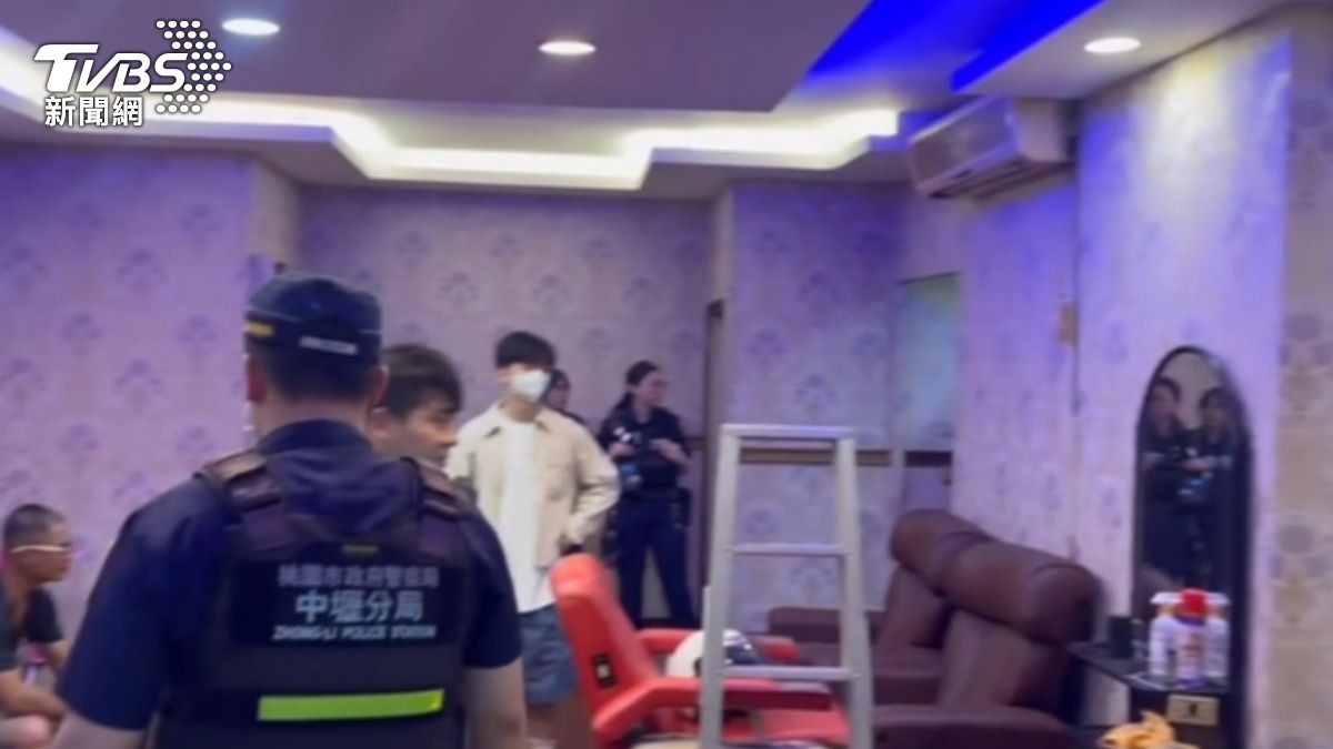 中壢一間養生館內進行非法性交易,負責人與工作人員當場被逮。(圖/TVBS)