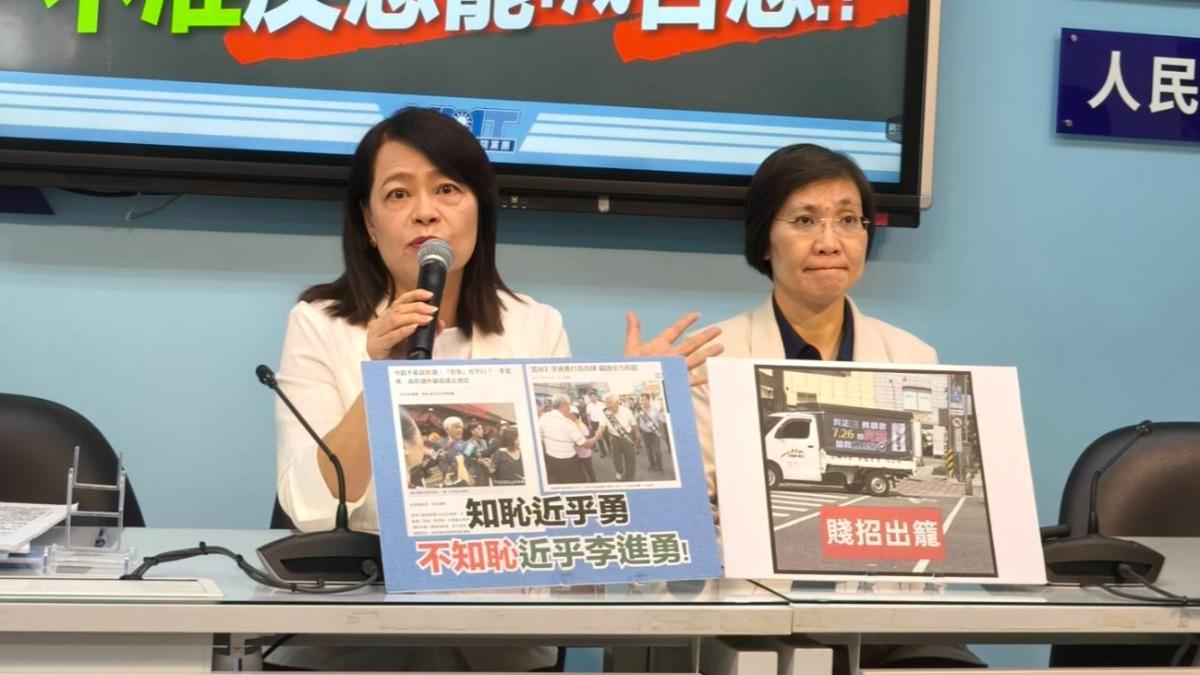 藍委許宇甄（左）、徐欣瑩（右）質疑賴政府恐怕重演「飛彈簡訊」，影響罷免結果。（圖／國民黨立法院黨團提供）