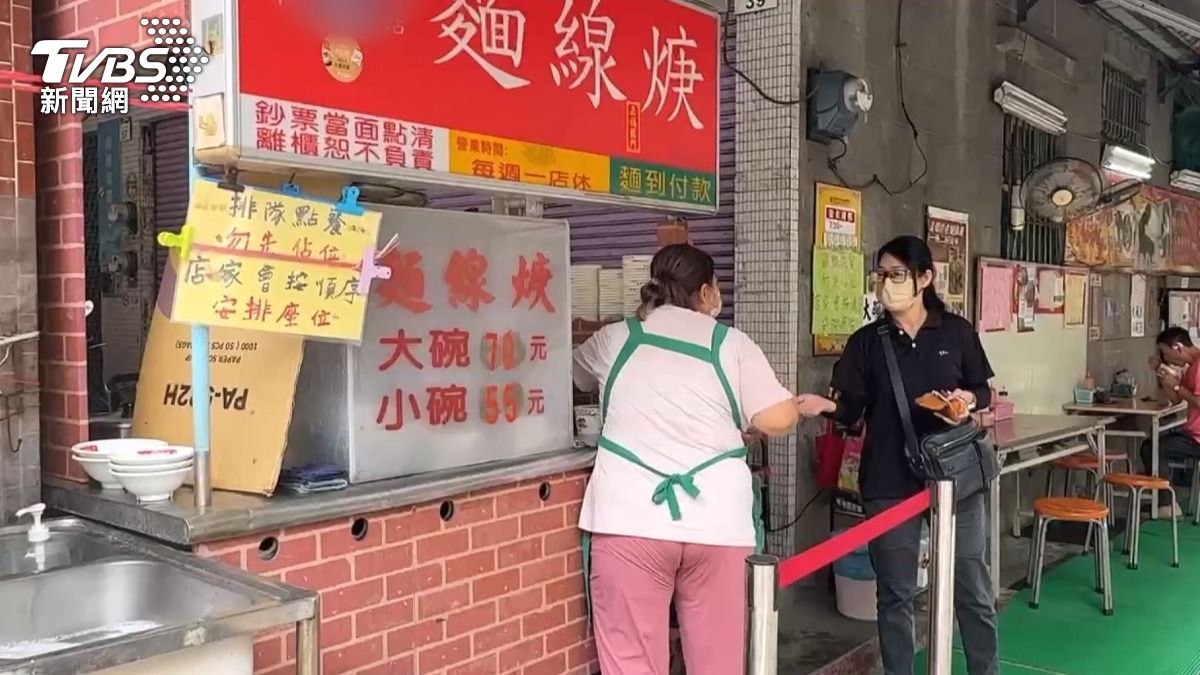 高雄一家傳承三代的麵線羹店已在當地飄香超過70年,成為許多居民記憶中不可或缺的古早味。(圖/TVBS)