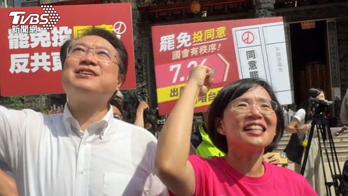 民進黨秘書長林右昌與新北黨部主委蘇巧慧。(圖/TVBS)