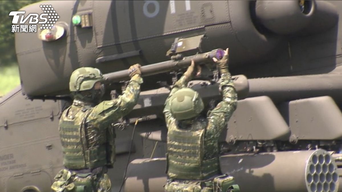 國軍能為AH-64E阿帕契直升機整補掛載刺針飛彈。（圖／TVBS）
