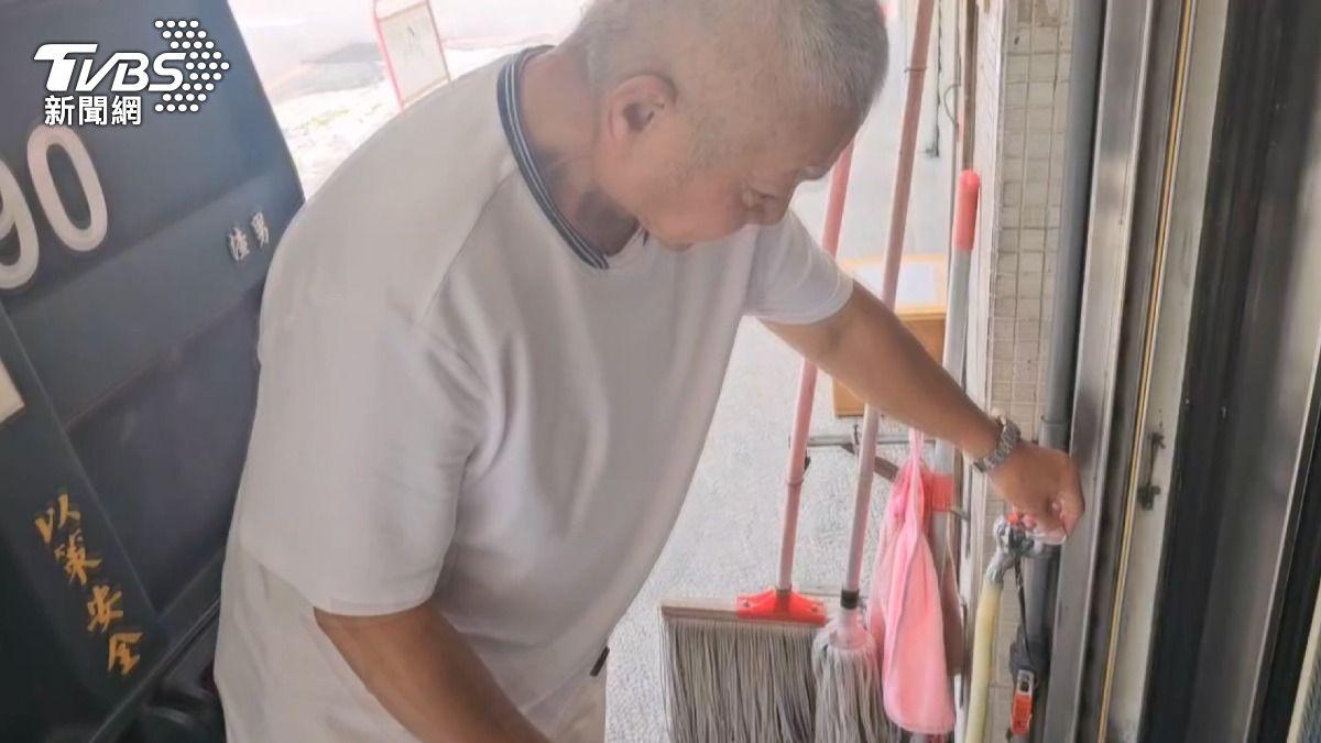 台中無預警停水,居民錯愕「水龍頭沒流」。(圖/TVBS)