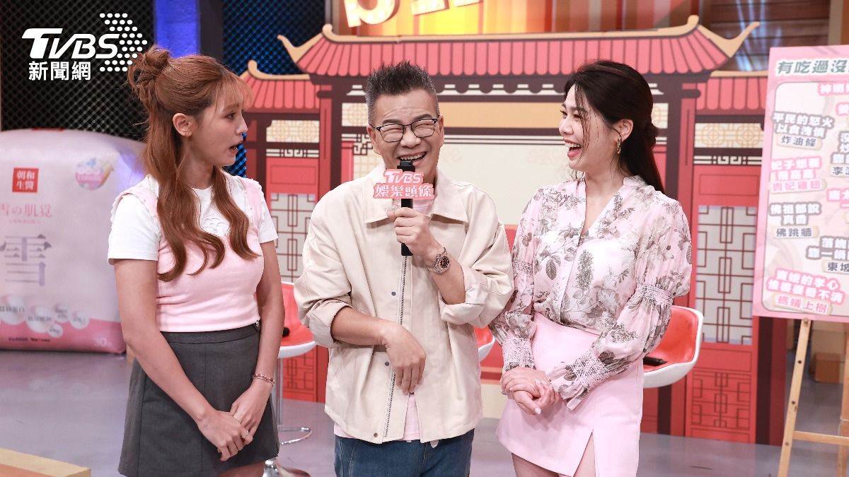 Dora和白家綺都抓不準何時該站該坐。(圖/黃城碩攝)