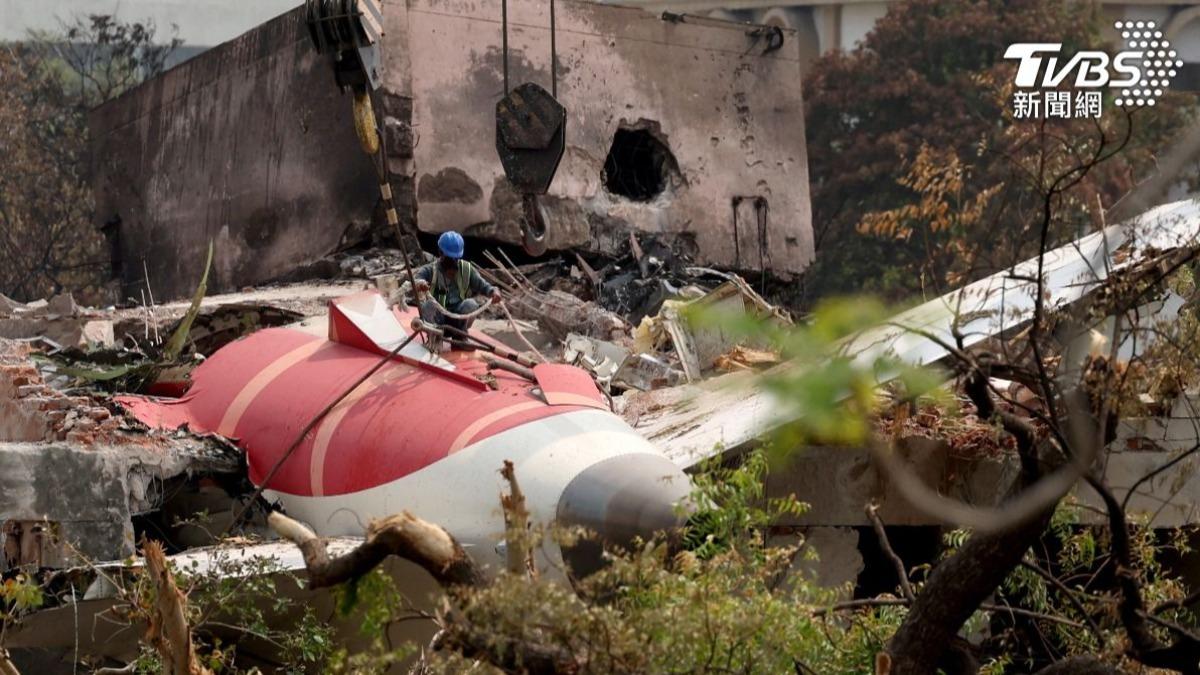 印航空難調查新進展　疑「機長親手關掉燃料開關」