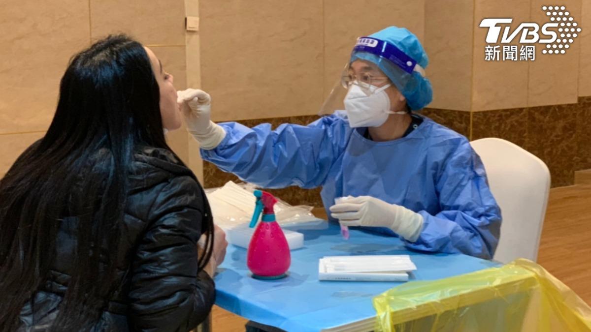 香港新冠疫情再起，到今天已經連續第四天確診數超過4千人。（示意圖／區國強攝）