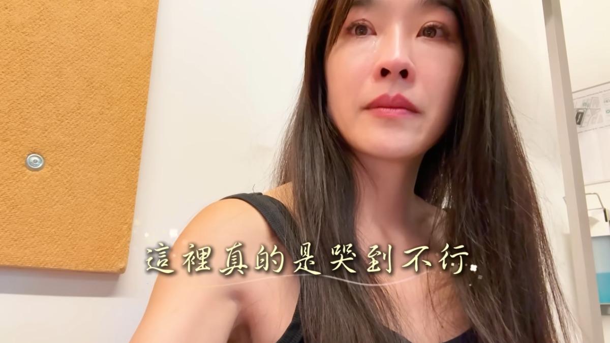 小嫻暑假到瑞士進修與參觀校園,聽到優美的聲樂演出而感慨淚崩。(圖/翻攝自小嫻YT)