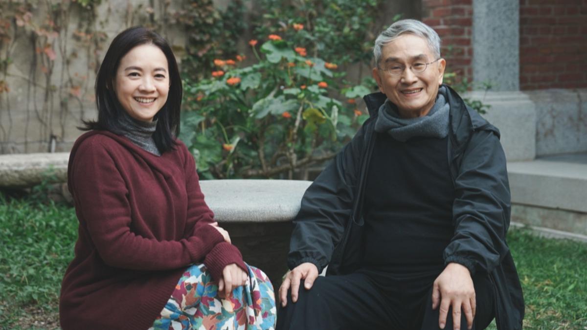 曾寶儀(左)和林懷民。(圖/台灣大哥大MyVideo、三立提供)