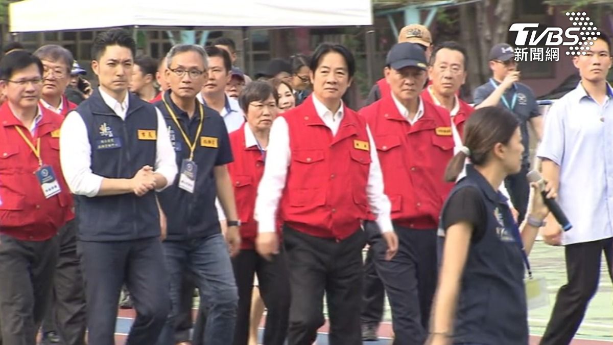 台北市長蔣萬安和總統17日同框視察,不過兩人在致詞時,就「團結」的定義,公開互嗆,氣氛一度火爆。(圖/TVBS)