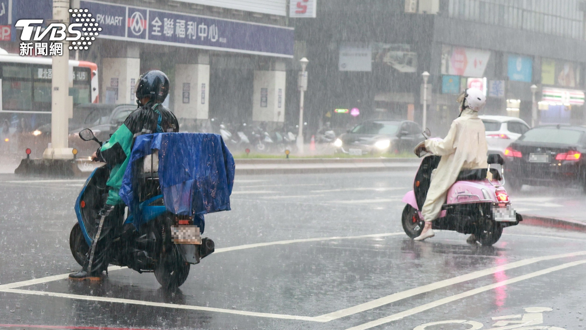 天氣/雨彈狂炸!16縣市豪大雨特報 南部下到紅一片