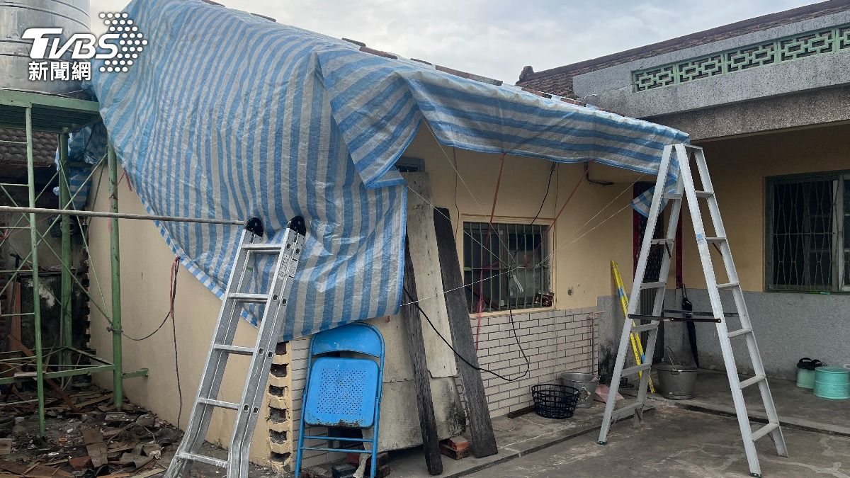 6旬林姓男子,為替破損屋頂蓋帆布,不慎墜落亡。(圖/方一峰議員提供)