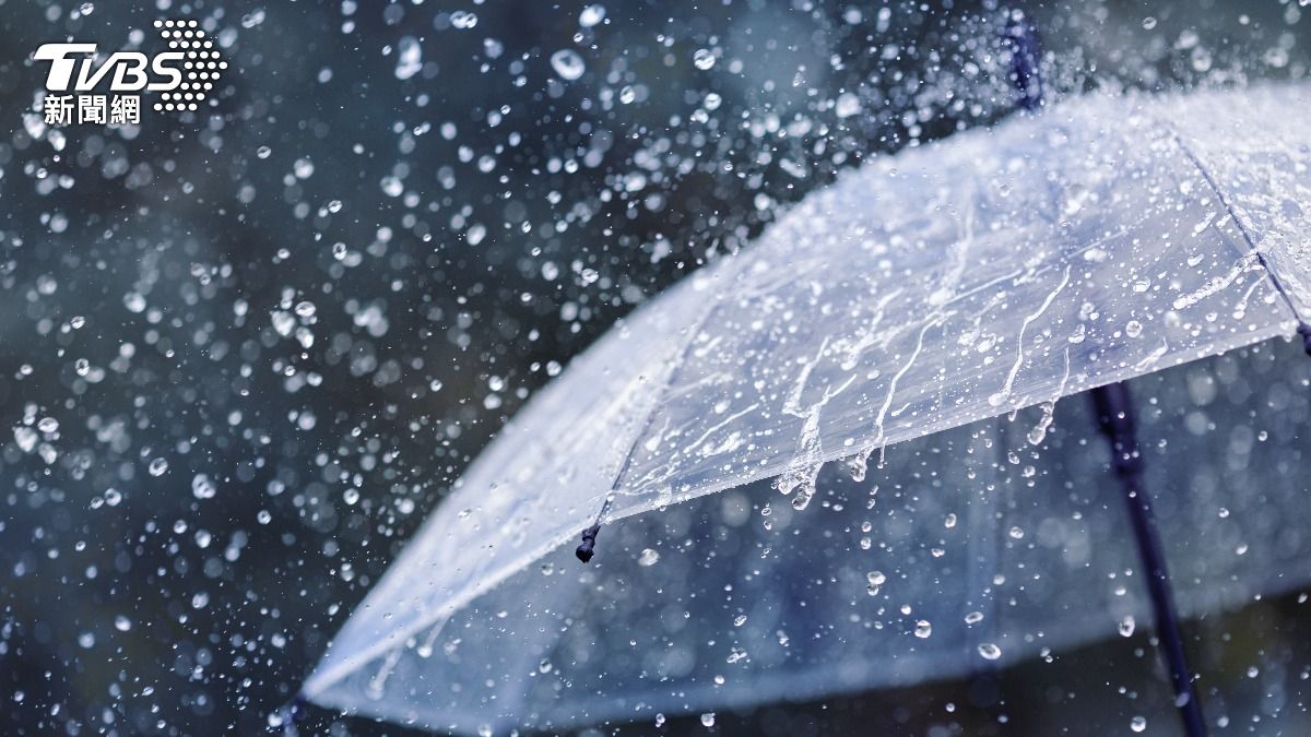 低氣壓過境 東京下起冰雹雨還淹水難行