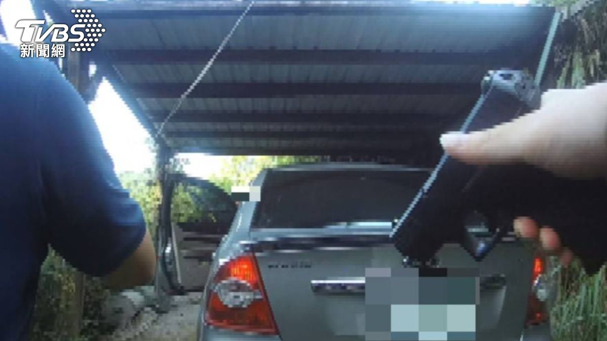 以為要被抓去關!男衝臨檢站被開2槍 車內搜出喪屍菸