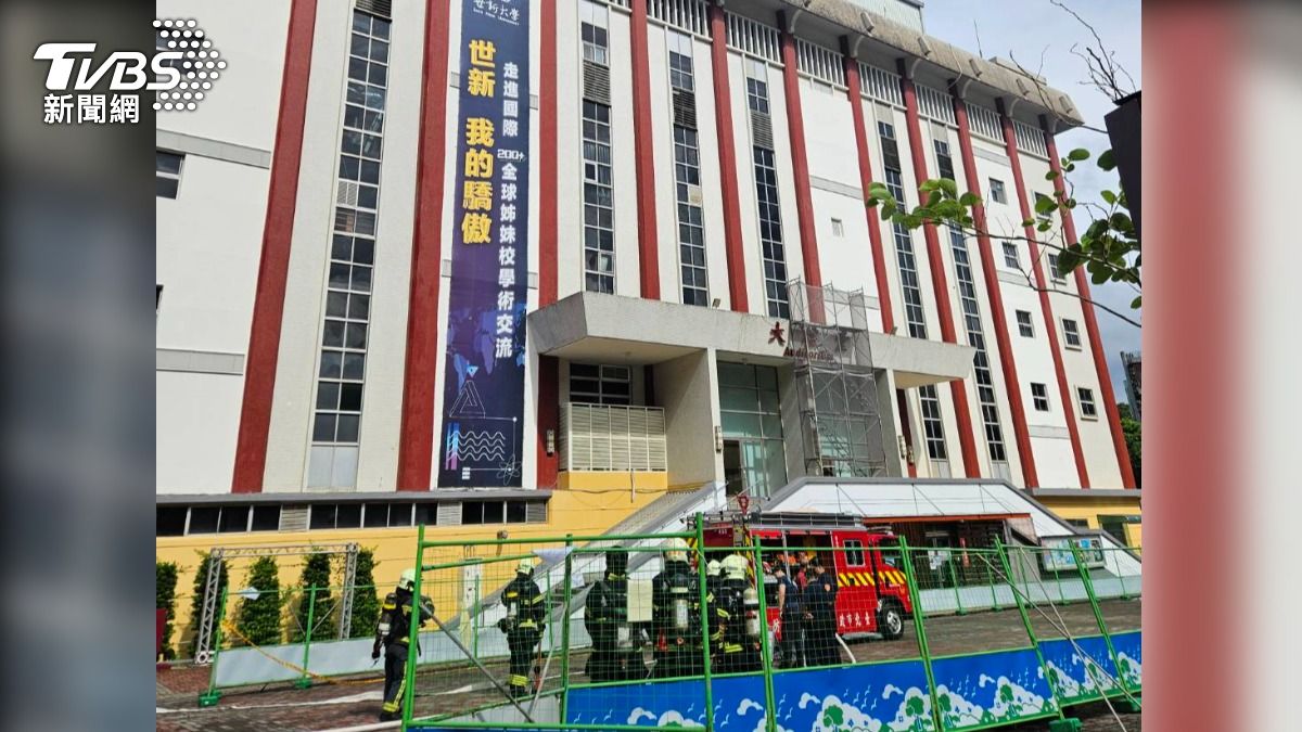 快訊/世新大學體育館頂樓火警 運動器材被燒毀
