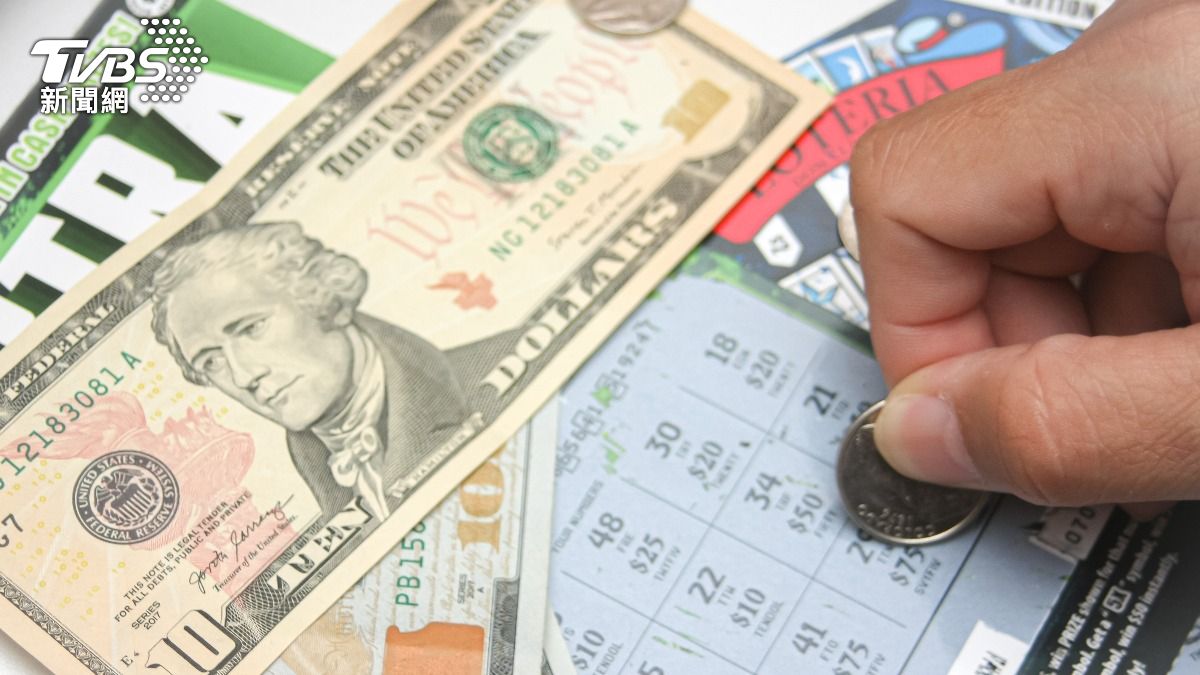 街友買彩券「刮出2千多萬大獎」!翻轉人生爽喊:我要買房養狗