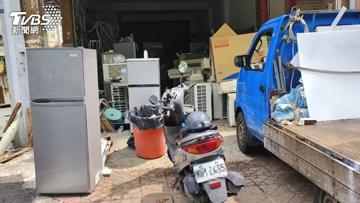 冷氣行掩護販毒,邱姓嫌犯「以工換毒」吸收藥腳。(圖/TVBS)