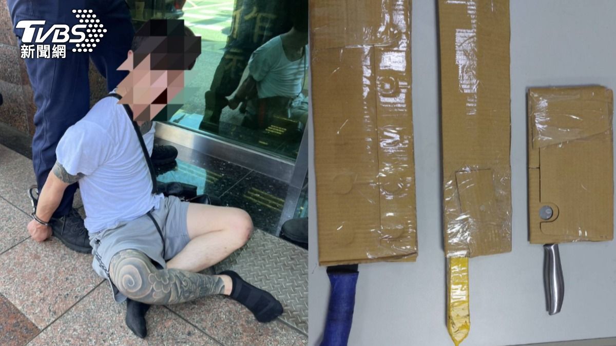 男覺得朋友處事不公,持雙刀找上門。(圖/TVBS)