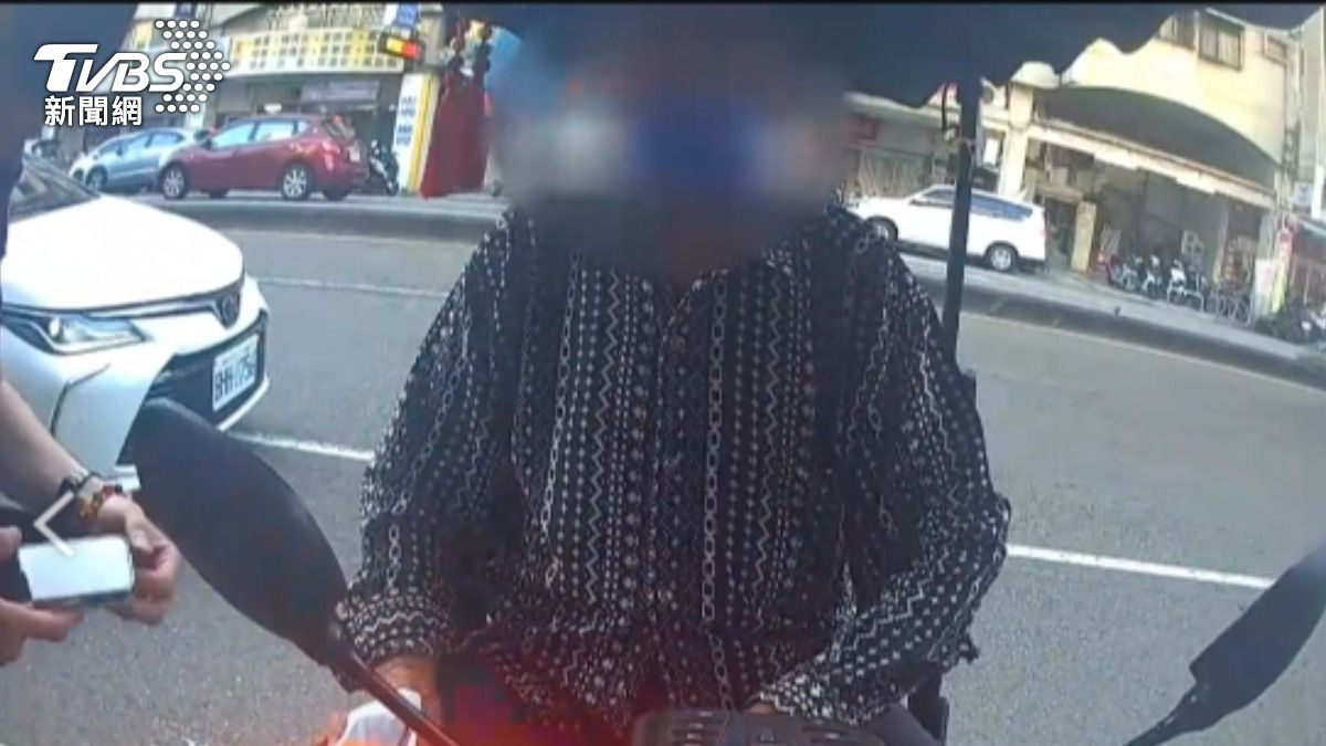 為宴請老友? 98歲爺騎代步車買烤鴨迷路了