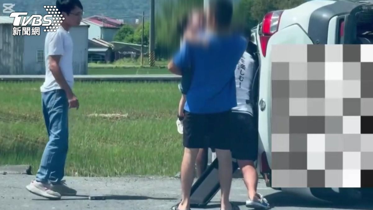 宜蘭代表媳婦車禍,母女被困民宿老闆救援。(圖/警方提供)
