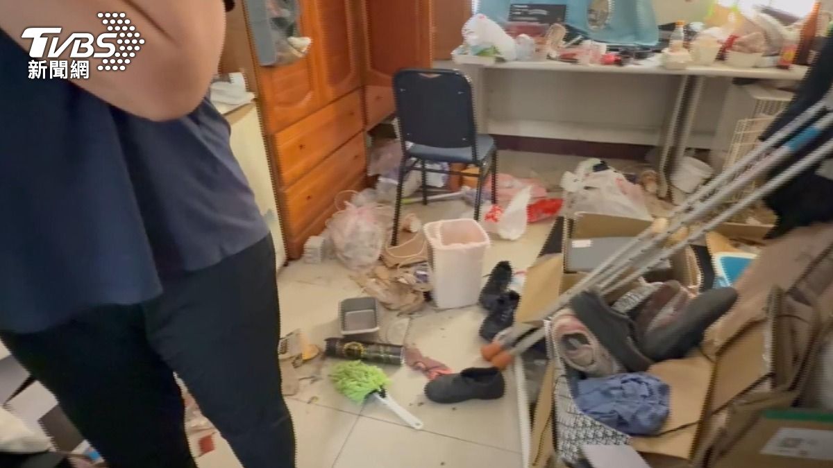 房間內垃圾、廢棄物亂丟,環境凌亂不堪,宛如廢墟。(圖/當事人提供)