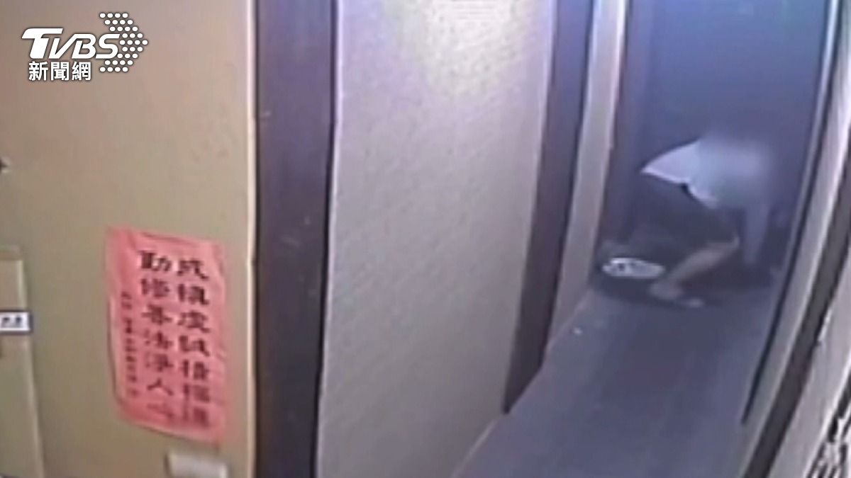 疑癖好?台中男偷聞女鞋被抓包 當事人:有男友也遭覬覦。(圖/民眾提供)
