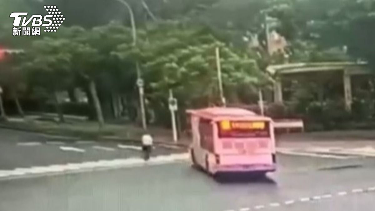 部桃乳癌名醫周佳正遭撞死 欣欣客運道歉了:駕駛確實違規