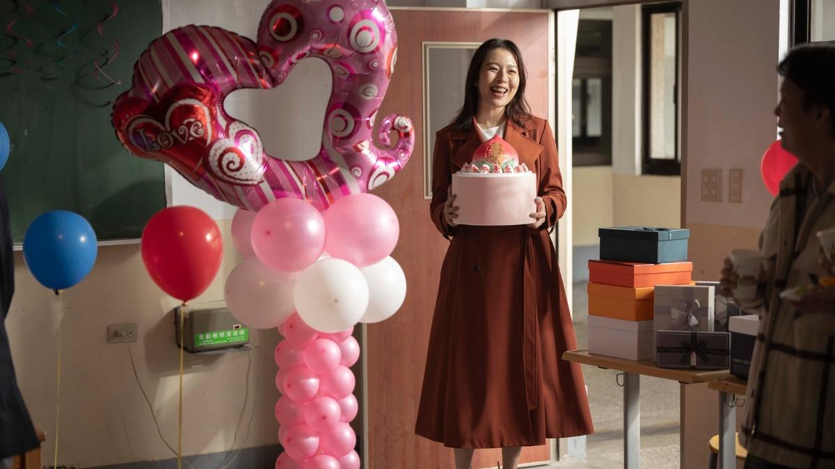劉品言驚喜客串《拜六禮拜》，鍾欣凌大讚劉品言演技到位。（圖／公視台語台、華視提供）