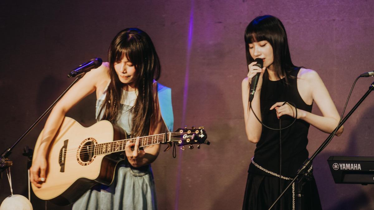 吳汶芳（左）邀請「南西肯恩」主唱南西當嘉賓。（圖／理響音樂提供）
